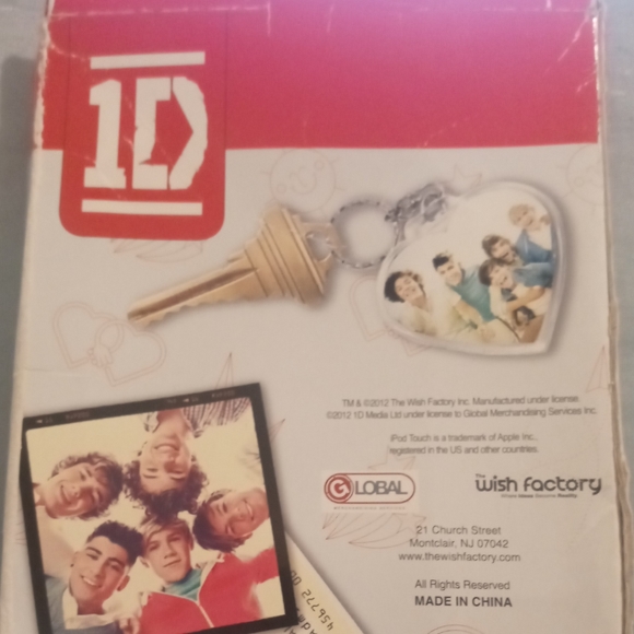 One Direction iPod Touch 4 Case with Charm - Picture 2 of 4